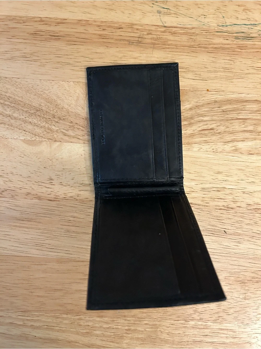 Dockers Genuine Leather Men's Slim Extra Capacity Bifold Wallet.